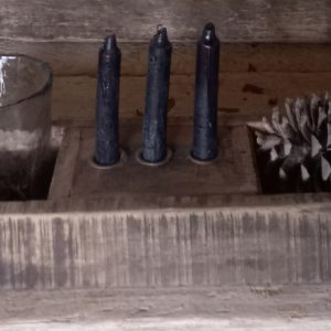 Houten vensterbankdecoratie