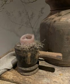 Kleine oude poer met handvat