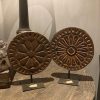 Rond ornament op standaard