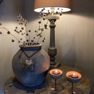 Houten schaaltje op statief