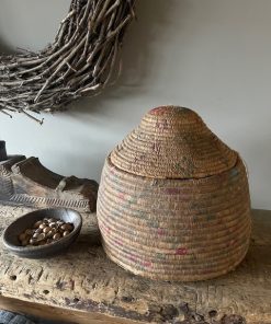 Oude kleine dessert mand met deksel