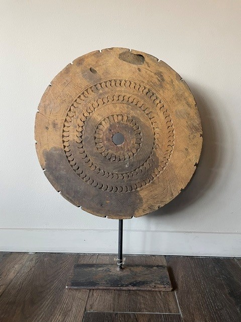 Houten landelijk wiel / ornament op statief - M -